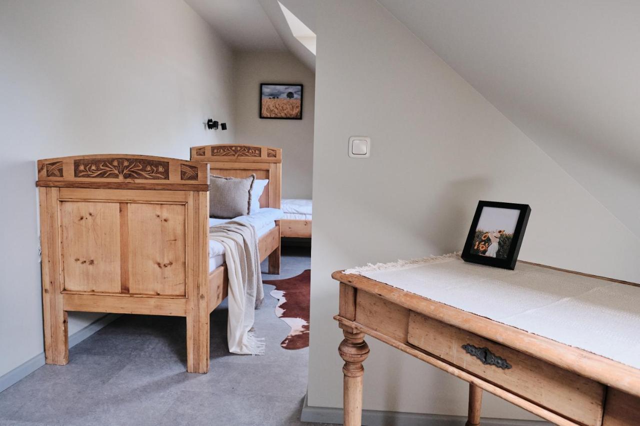 Hotel Pernigele Yelgavkrasty Экстерьер фото
