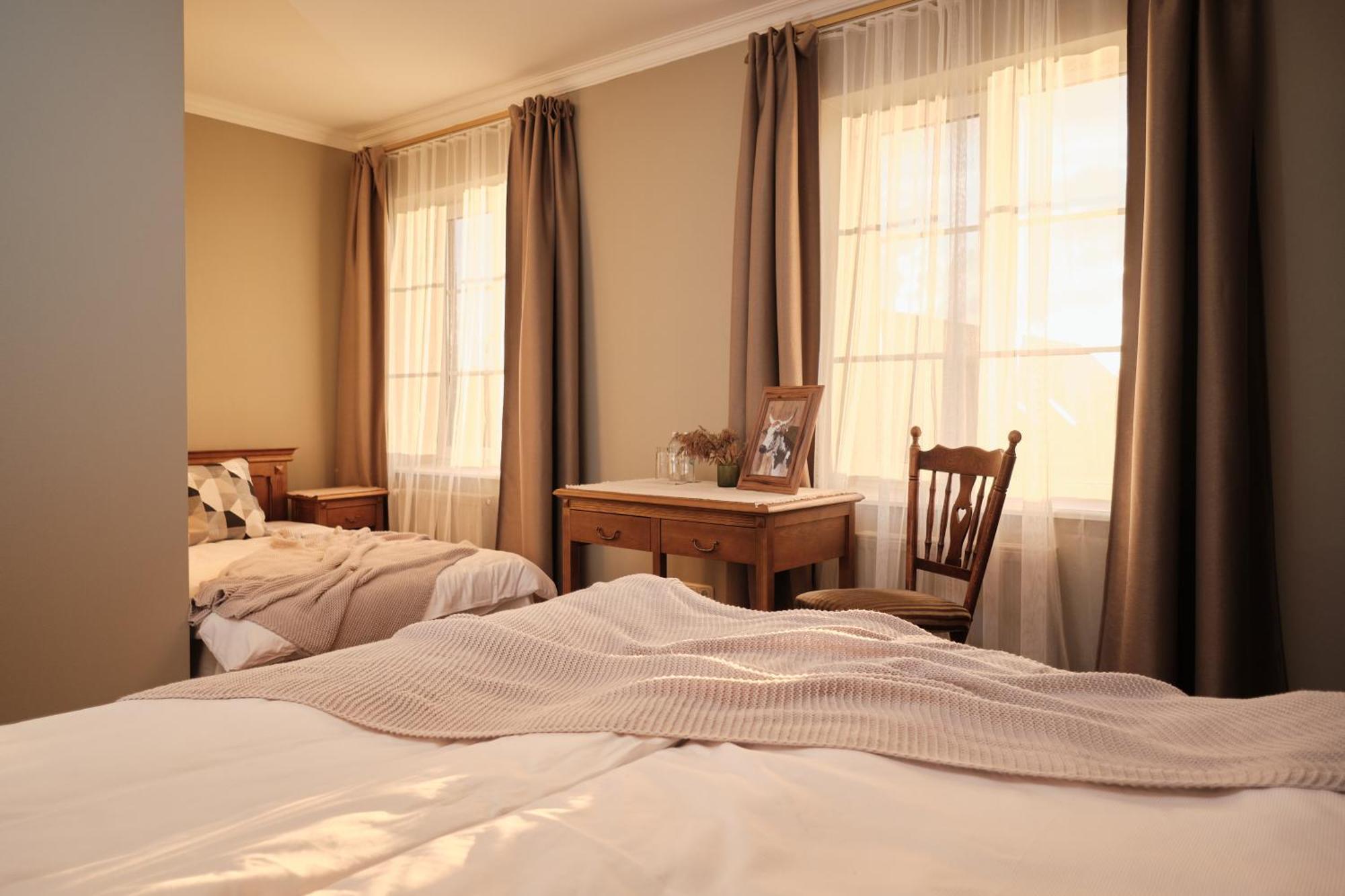 Hotel Pernigele Yelgavkrasty Экстерьер фото